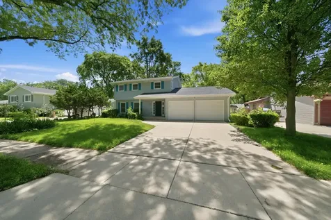 1520 Crestwood Court Aurora IL 60506