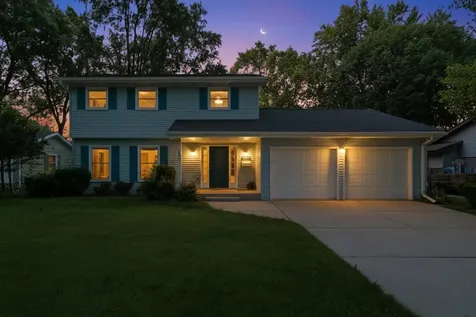 1520 Crestwood Court Aurora IL 60506