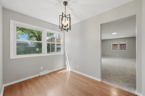 1520 Crestwood Court Aurora IL 60506
