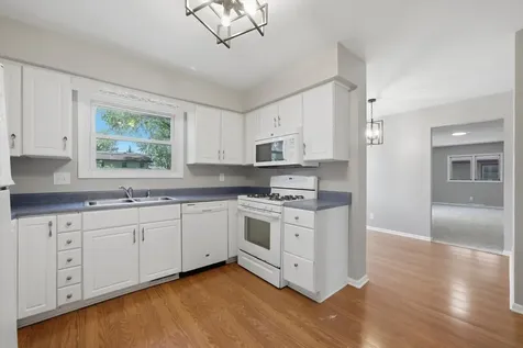 1520 Crestwood Court Aurora IL 60506