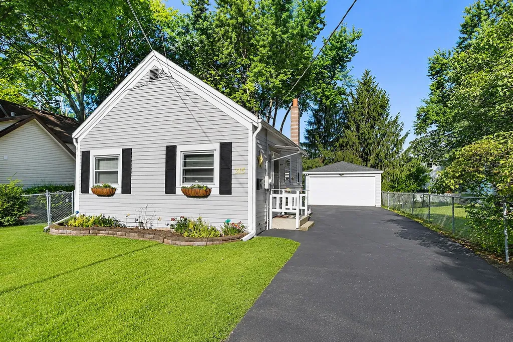 315 East 2nd Street East Dundee IL 60118