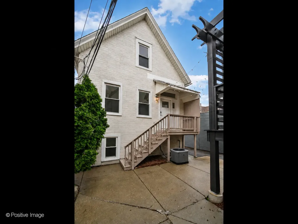 2516 North Campbell Avenue Chicago IL 60647