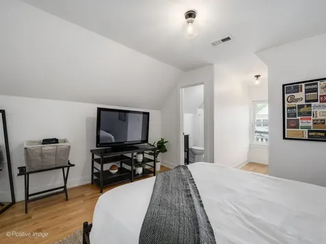 2516 North Campbell Avenue Chicago IL 60647