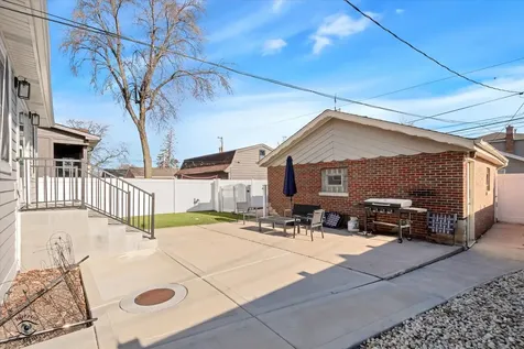 9751 South Hamlin Avenue Evergreen Park IL 60805