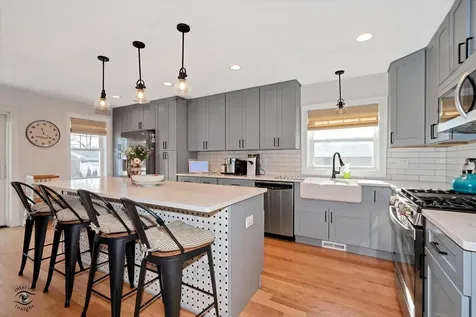 9751 South Hamlin Avenue Evergreen Park IL 60805