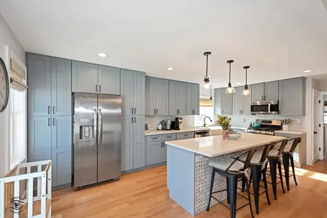 9751 South Hamlin Avenue Evergreen Park IL 60805
