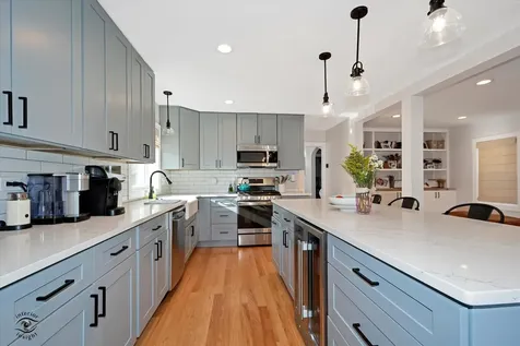 9751 South Hamlin Avenue Evergreen Park IL 60805