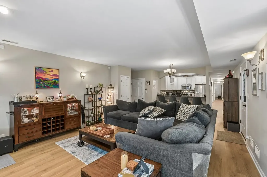 4851 North Paulina Street Chicago IL 60640