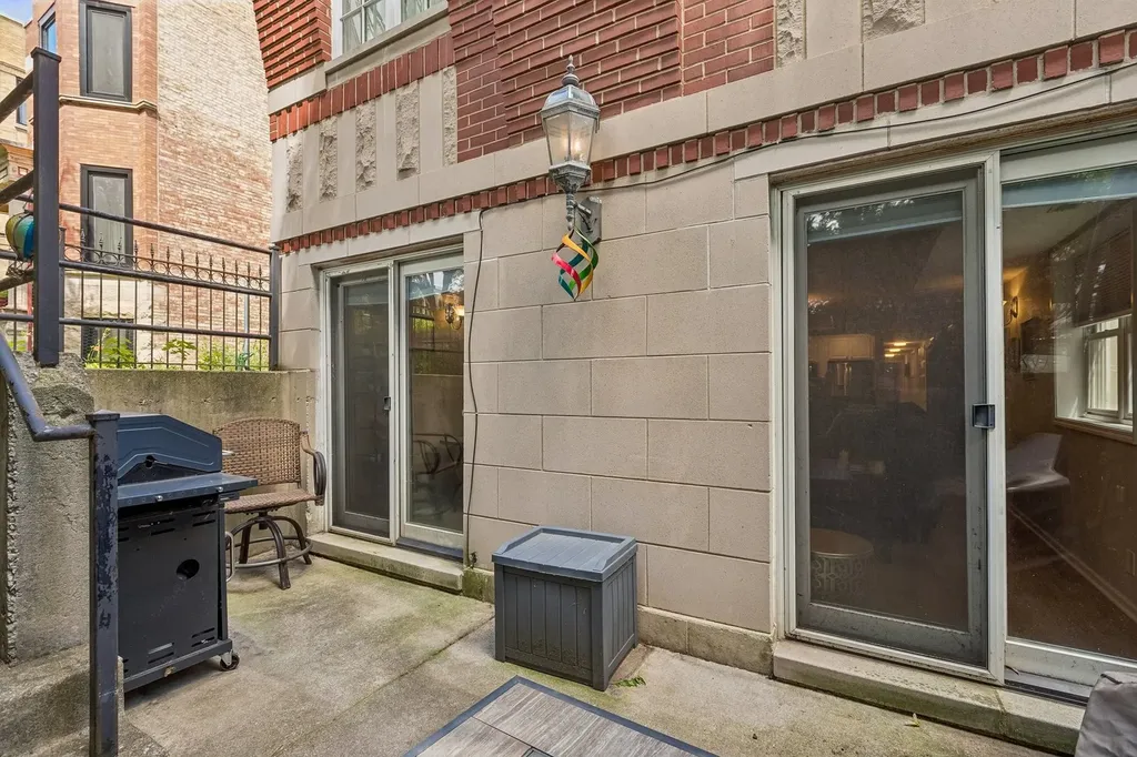 4851 North Paulina Street Chicago IL 60640