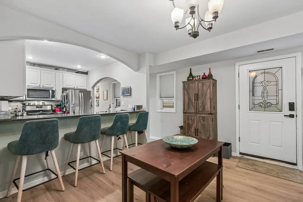 4851 North Paulina Street Chicago IL 60640
