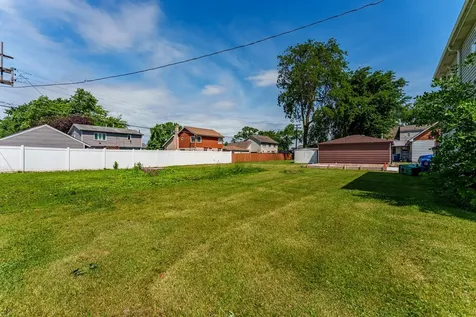 8638 Central Avenue Burbank IL 60459