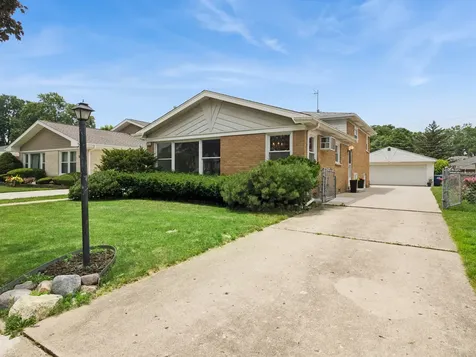 1714 Sycamore Street Des Plaines IL 60018