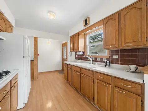 1714 Sycamore Street Des Plaines IL 60018