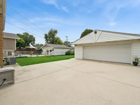 1714 Sycamore Street Des Plaines IL 60018