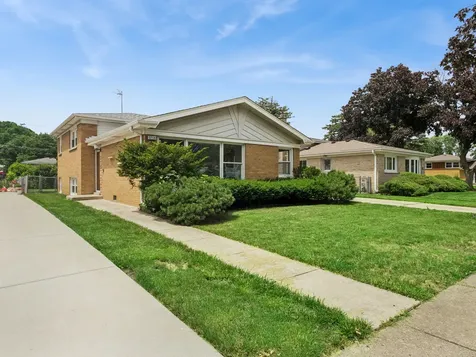 1714 Sycamore Street Des Plaines IL 60018