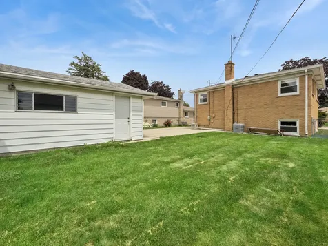 1714 Sycamore Street Des Plaines IL 60018