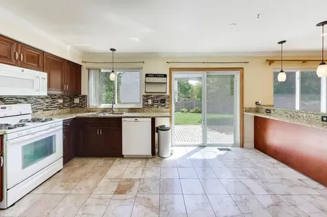 1022 Wrens Gate Mundelein IL 60060