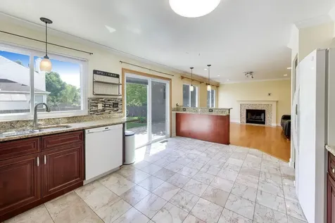 1022 Wrens Gate Mundelein IL 60060