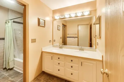 1022 Wrens Gate Mundelein IL 60060