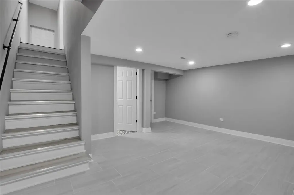 735 East 105th Street Chicago IL 60628