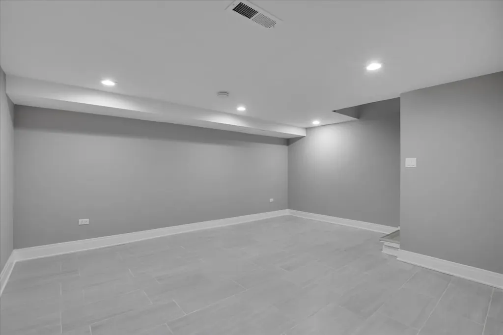 735 East 105th Street Chicago IL 60628
