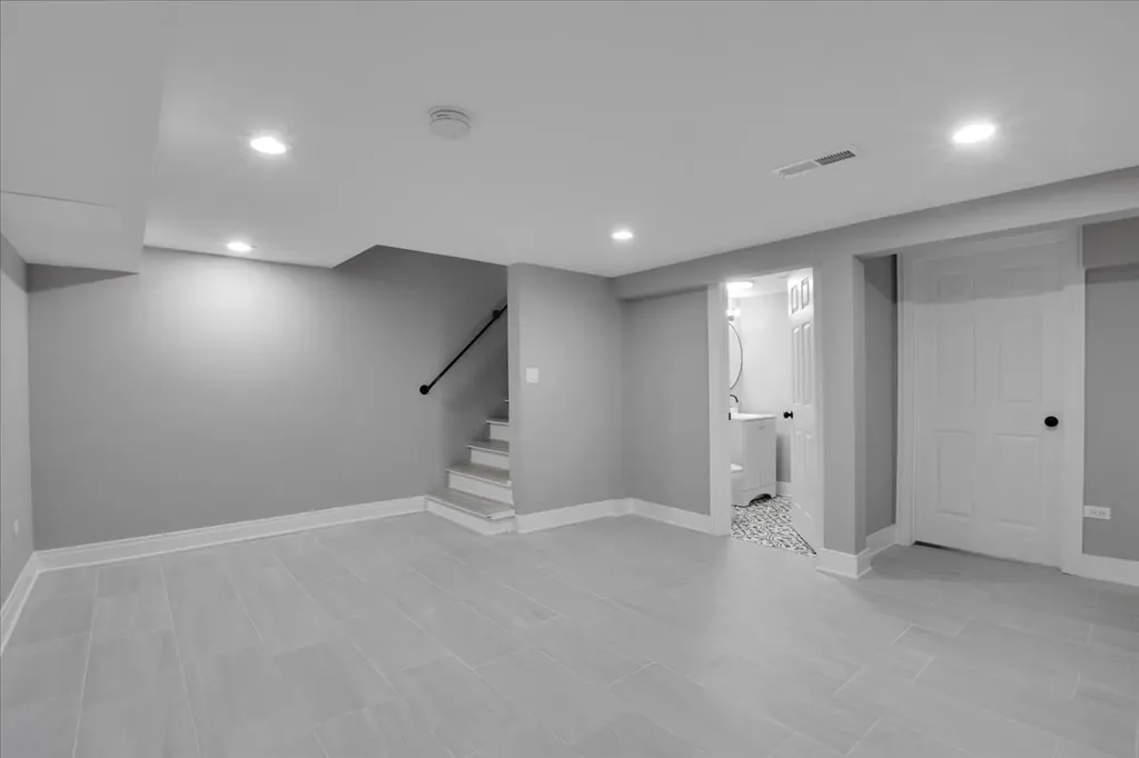 735 East 105th Street Chicago IL 60628