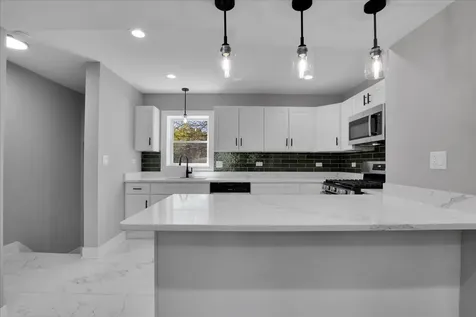 735 East 105th Street Chicago IL 60628