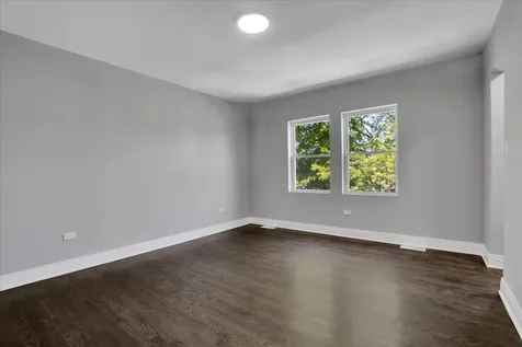 735 East 105th Street Chicago IL 60628