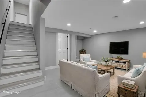 735 East 105th Street Chicago IL 60628