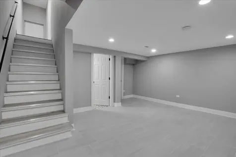 735 East 105th Street Chicago IL 60628