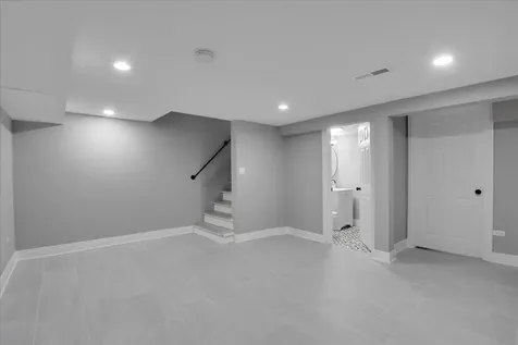 735 East 105th Street Chicago IL 60628