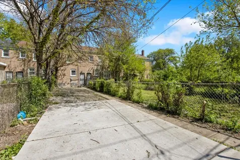 735 East 105th Street Chicago IL 60628