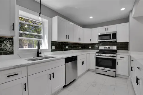 735 East 105th Street Chicago IL 60628