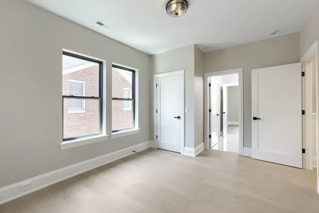 909 Evergreen Avenue Glen Ellyn IL 60137