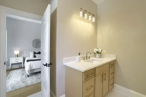 909 Evergreen Avenue Glen Ellyn IL 60137