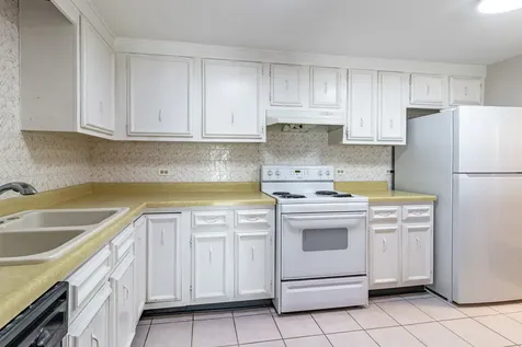 13200 West Heiden Circle Lake Bluff IL 60044