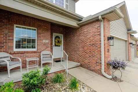 25 Arbor Court Bloomington IL 61704
