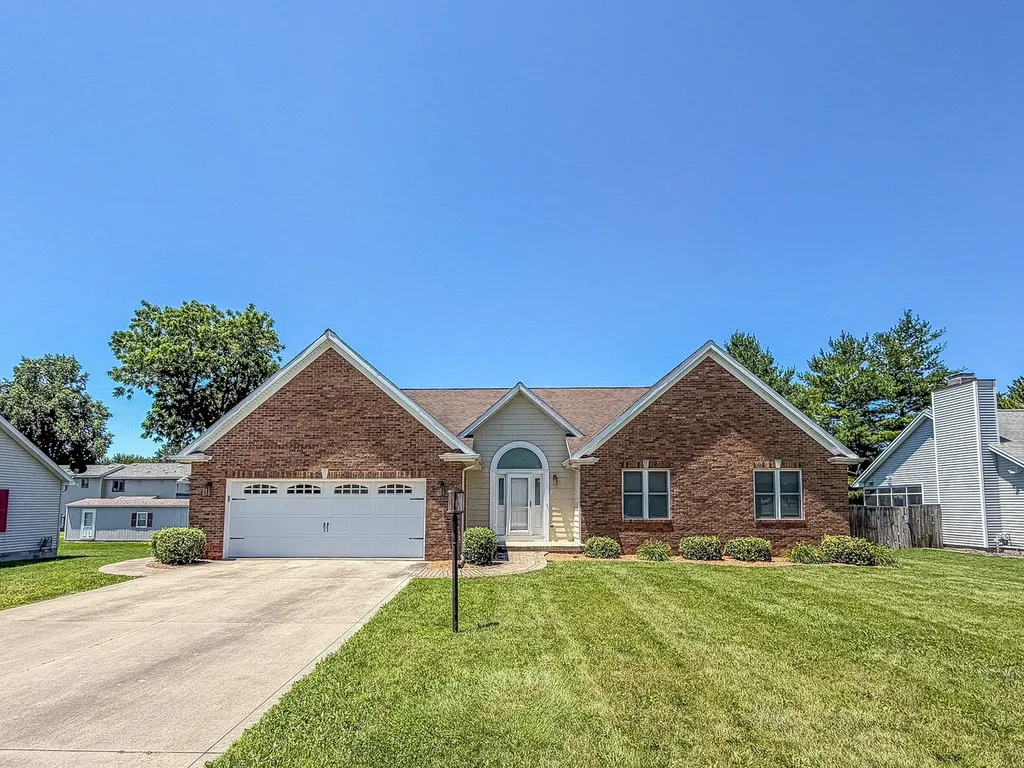 17 Lafayette Meadow Mattoon IL 61938