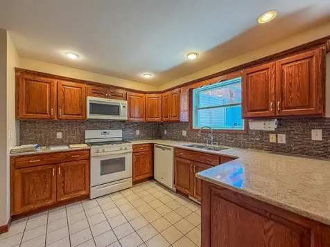 17 Lafayette Meadow Mattoon IL 61938