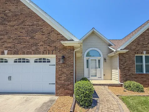 17 Lafayette Meadow Mattoon IL 61938