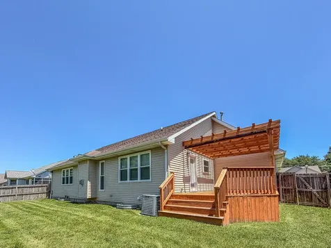 17 Lafayette Meadow Mattoon IL 61938