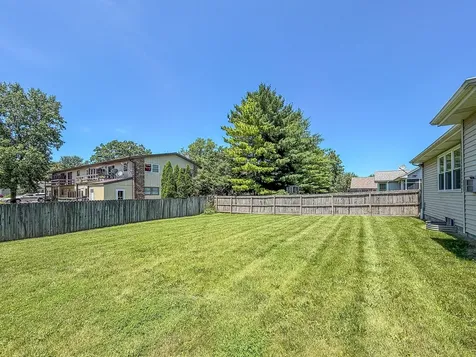 17 Lafayette Meadow Mattoon IL 61938