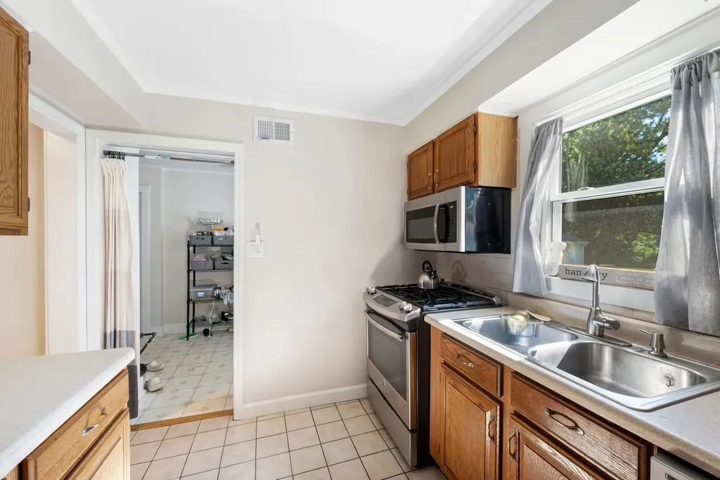 831 South Wisconsin Avenue Villa Park IL 60181
