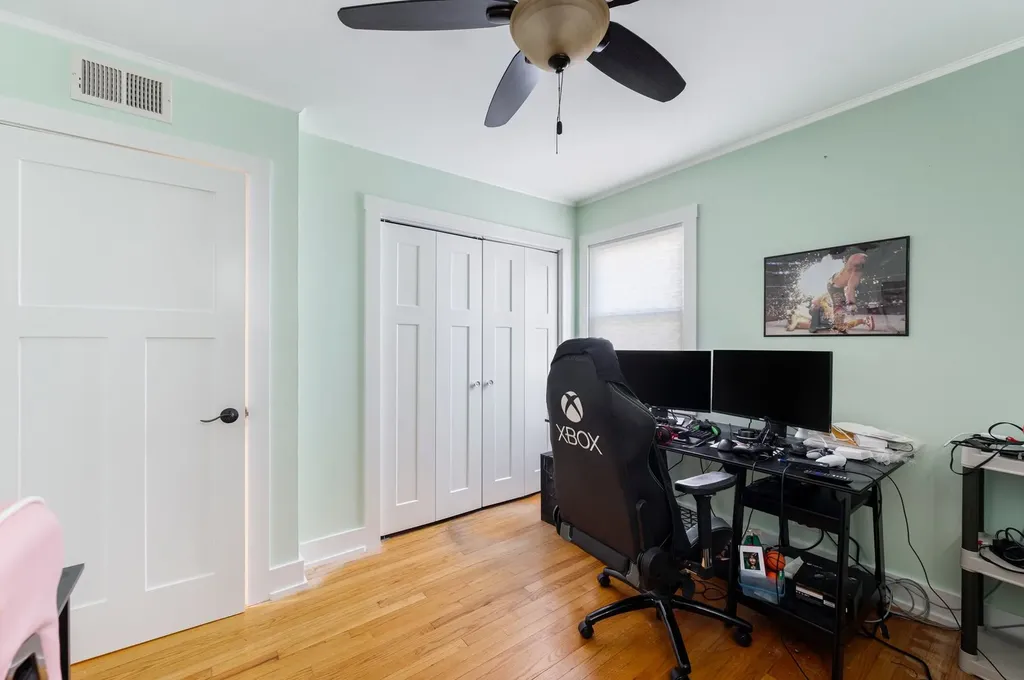 831 South Wisconsin Avenue Villa Park IL 60181