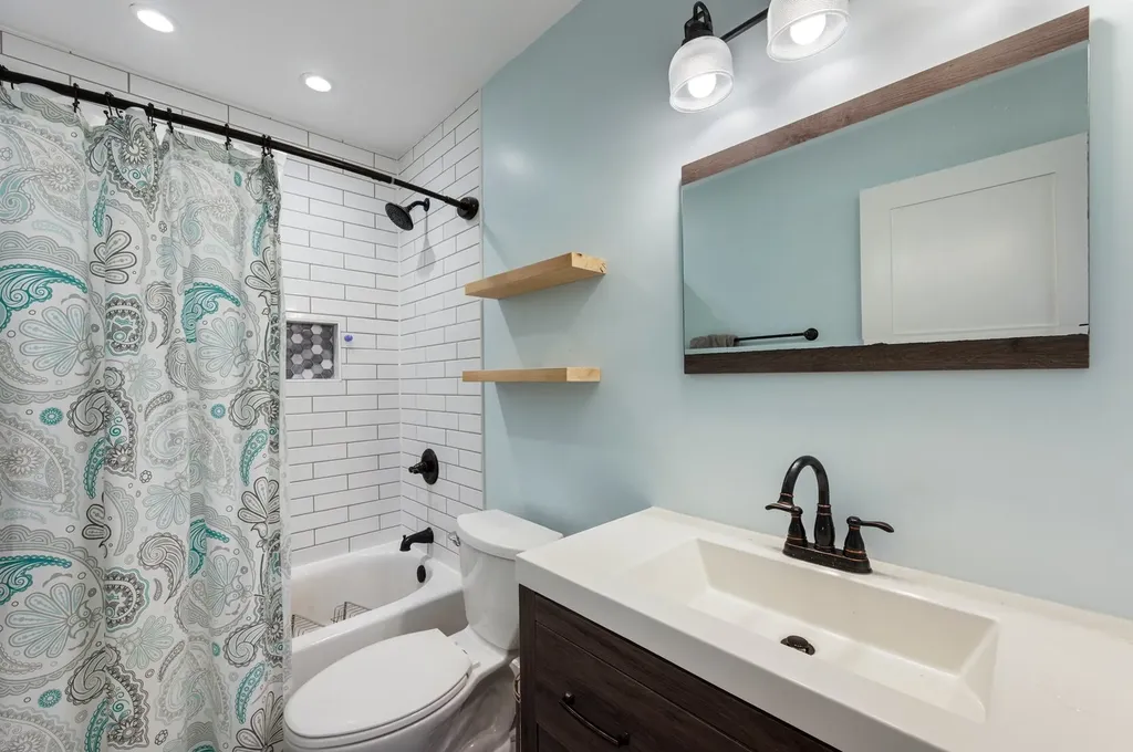 831 South Wisconsin Avenue Villa Park IL 60181