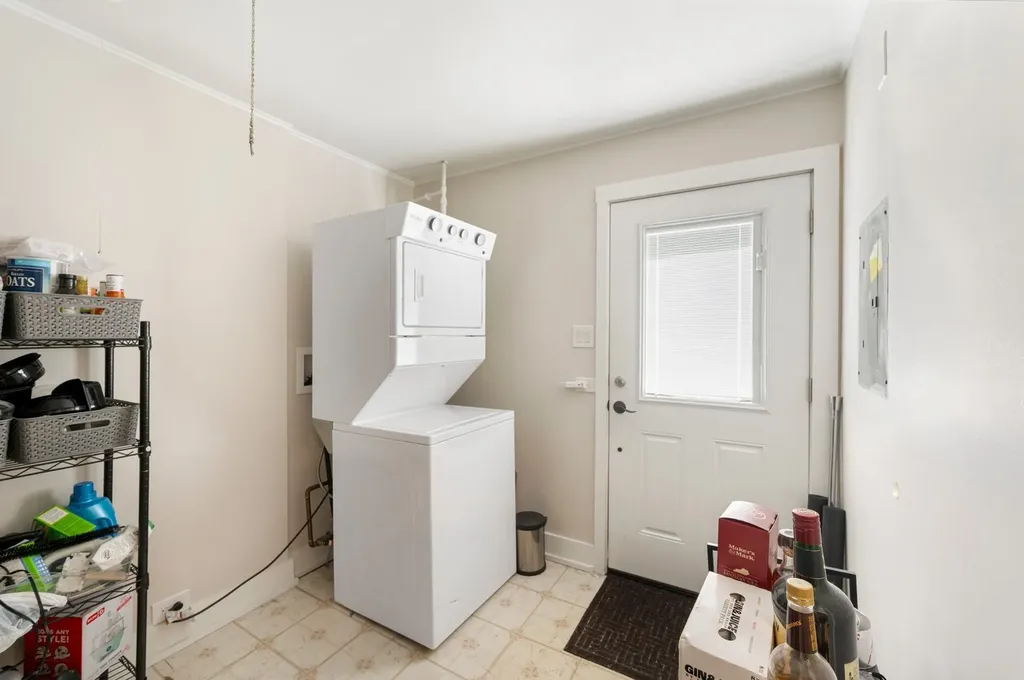 831 South Wisconsin Avenue Villa Park IL 60181