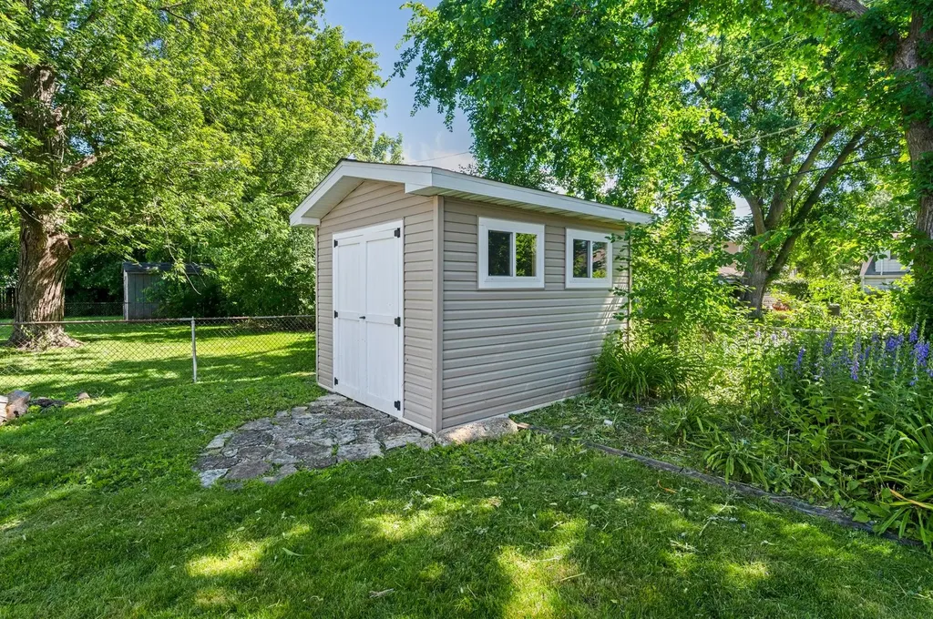 831 South Wisconsin Avenue Villa Park IL 60181