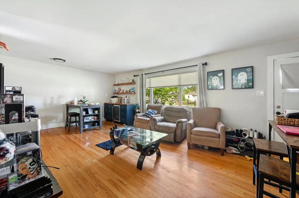 831 South Wisconsin Avenue Villa Park IL 60181