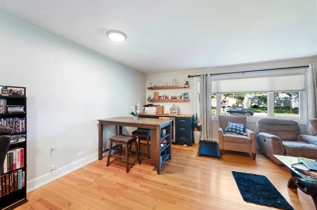 831 South Wisconsin Avenue Villa Park IL 60181