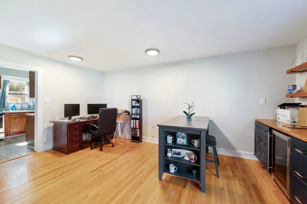 831 South Wisconsin Avenue Villa Park IL 60181